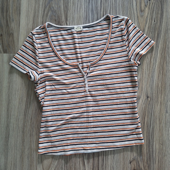 Garage Tops - Garage Striped Cropped Henley‎ Tee. Medium Like New
